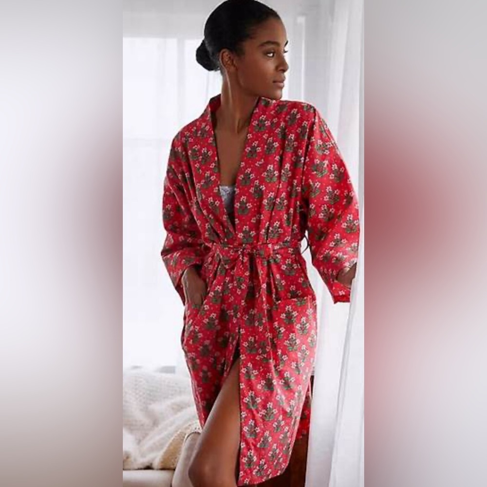 Anthropologie
Print Fresh Pointsettia robe
Size L  / XL
New with tags in package